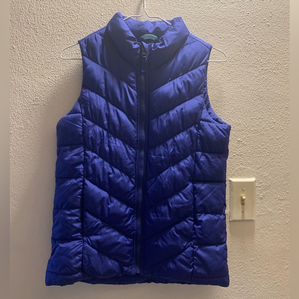 old navy medium blue sleeveless quilted vest